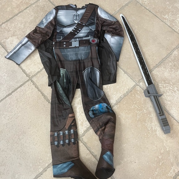 Disney Star Wars The Mandalorian costume and sword - Picture 2 of 9